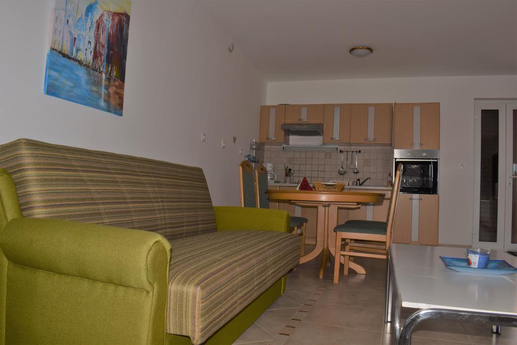 Apartments Blue Dream Malinska Buitenkant foto